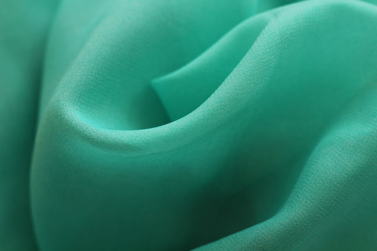 Le tissu du hamac aérien peut être en nylon ou en polyester